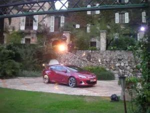Opel Astra OPC foto live - 3