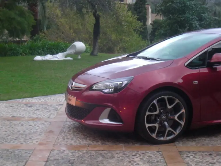 Opel Astra OPC foto live - 6