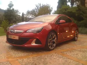 Opel Astra OPC foto live - 8