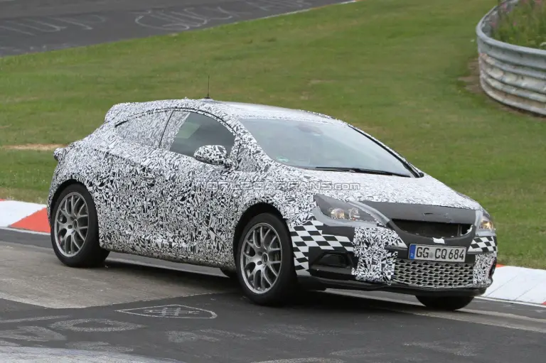 Opel Astra OPC foto spia - 9
