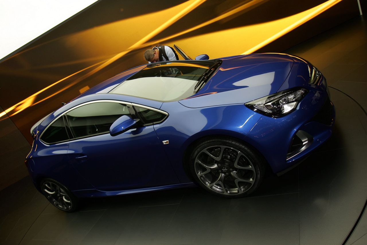 Opel Astra OPC - Salone di Ginevra 2012