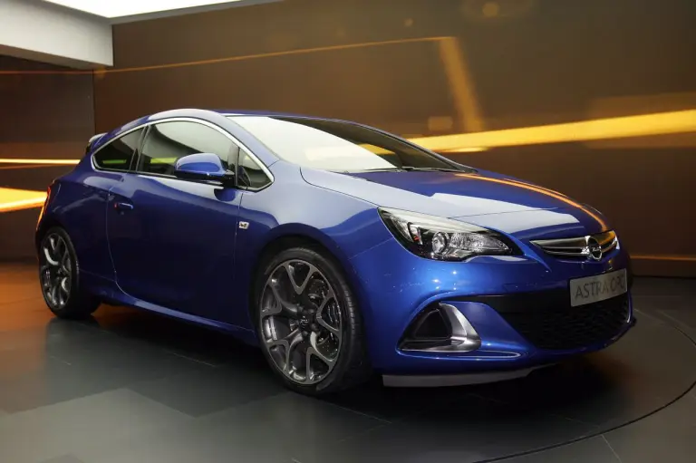 Opel Astra OPC - Salone di Ginevra 2012 - 1