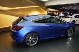 Opel Astra OPC - Salone di Ginevra 2012 - 3