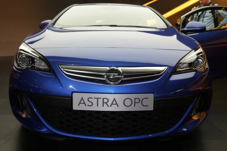 Opel Astra OPC - Salone di Ginevra 2012 - 7