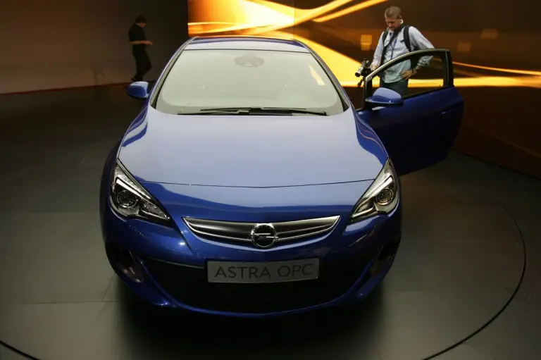 Opel Astra OPC - Salone di Ginevra 2012 - 8