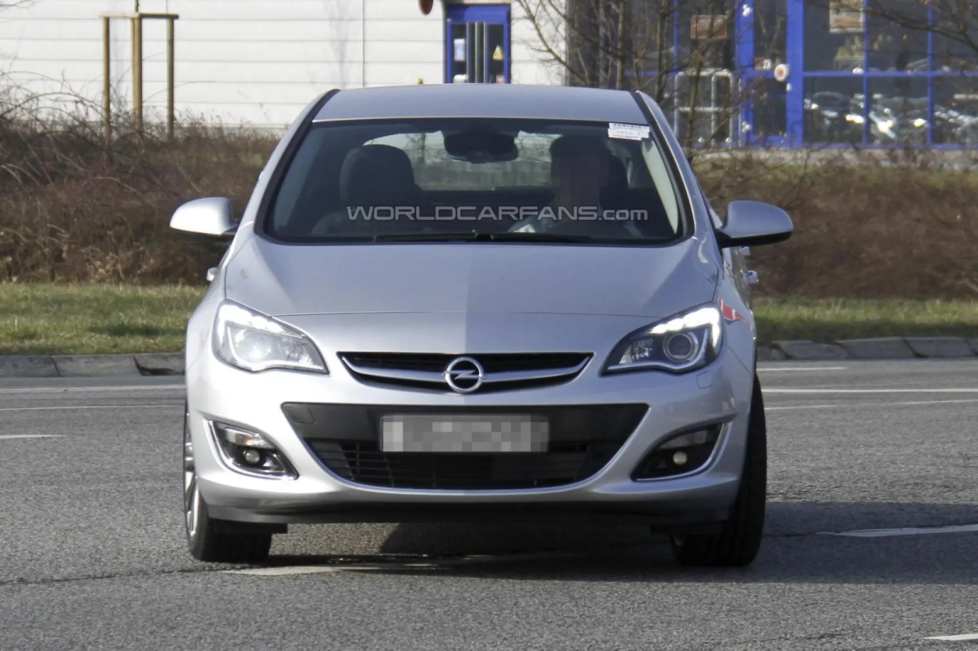 Opel Astra restyling foto spia 2012 - 4