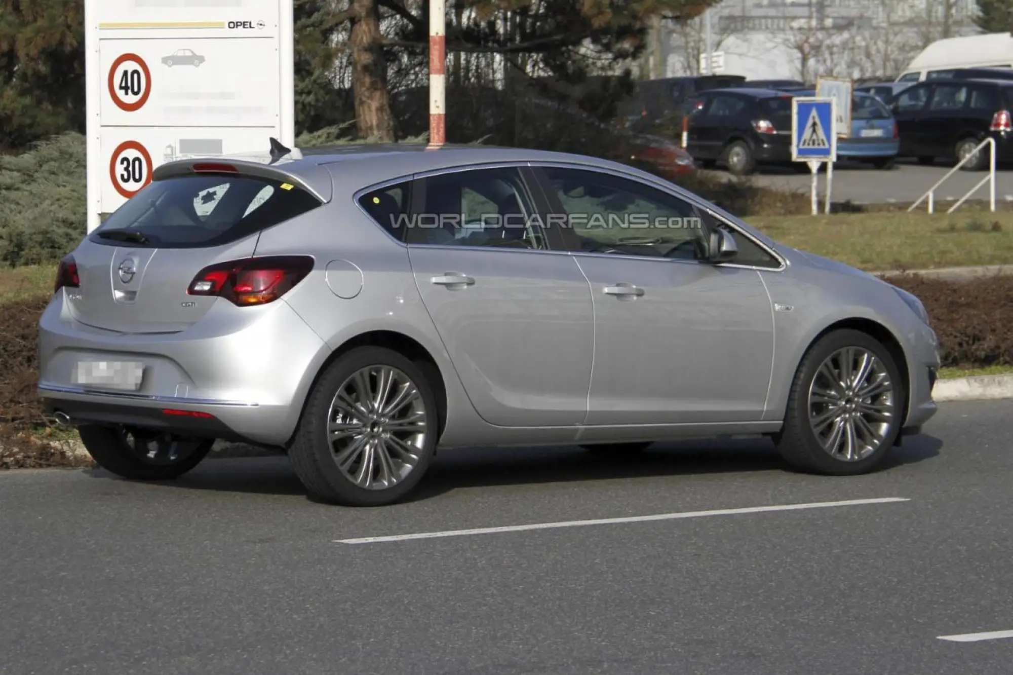 Opel Astra restyling foto spia 2012 - 5