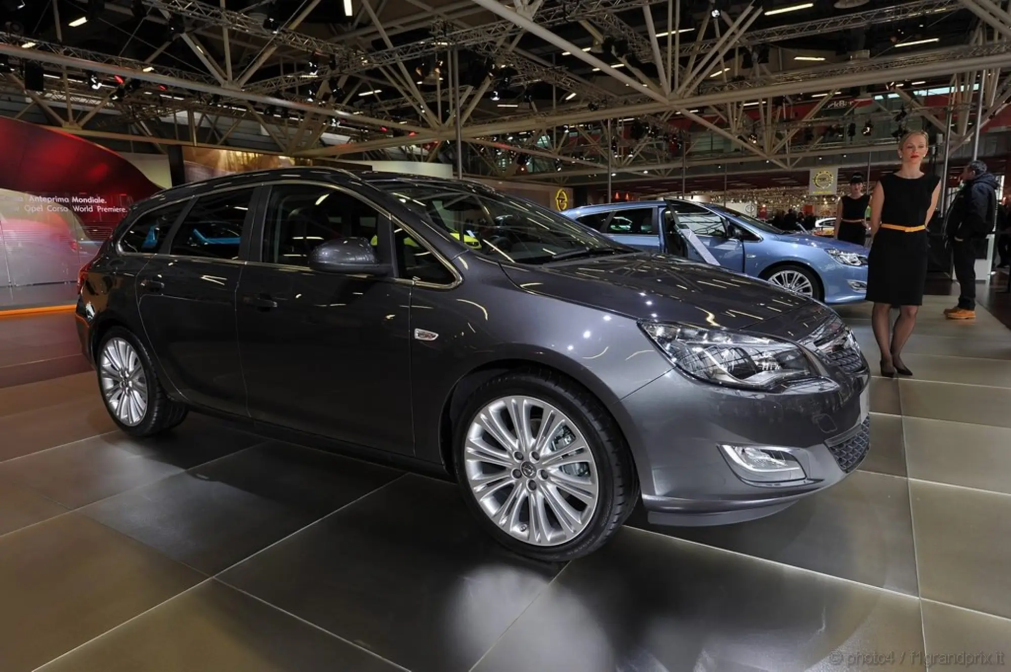 Opel Astra Sport Tourer Motorshow Bologna 2010 - 3