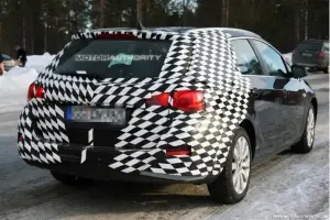 Opel Astra Sport Tourer Wagon - Foto spia 9 marzo 2011 - 3