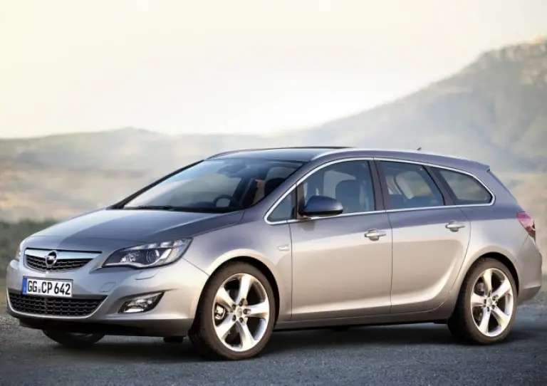 Opel Astra Sports Tourer 2011 - 3