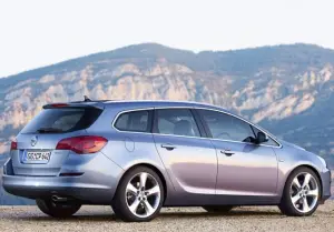 Opel Astra Sports Tourer 2011 - 8