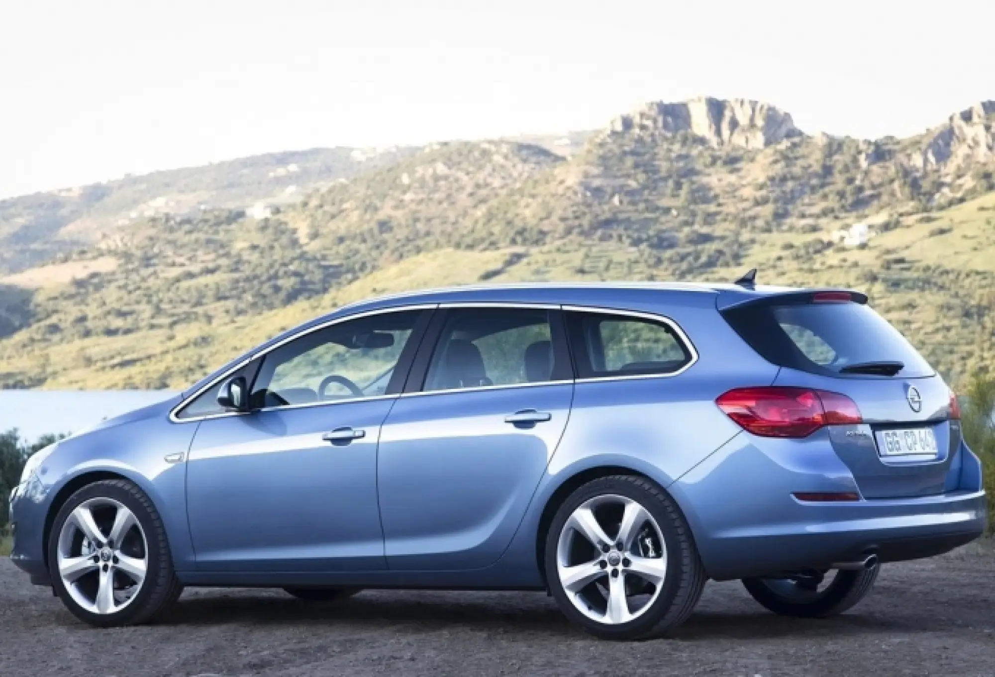 Opel Astra Sports Tourer 2011 - 9