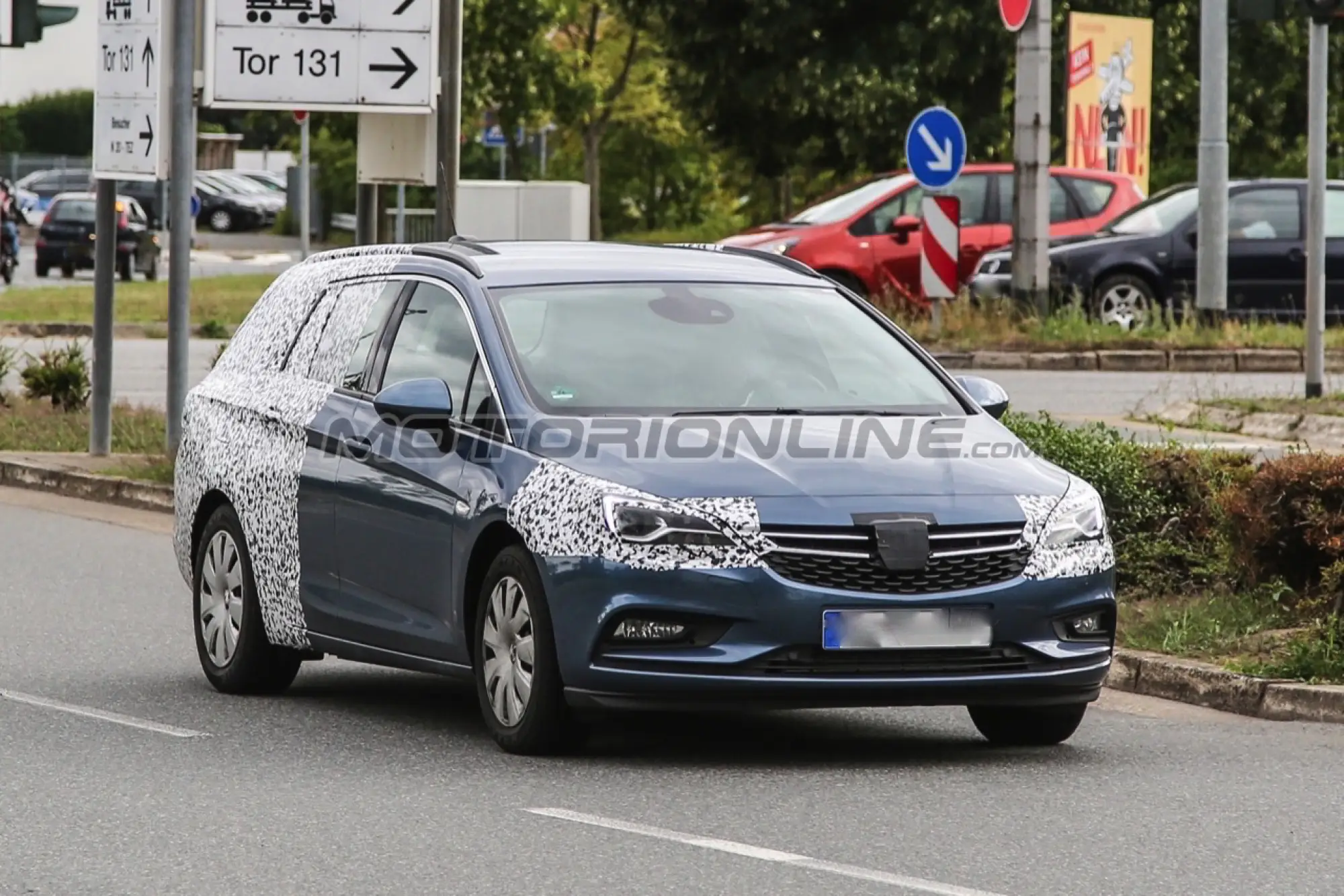 Opel Astra Sports Tourer MY 2016 - Foto spia 29-07-2015 - 1