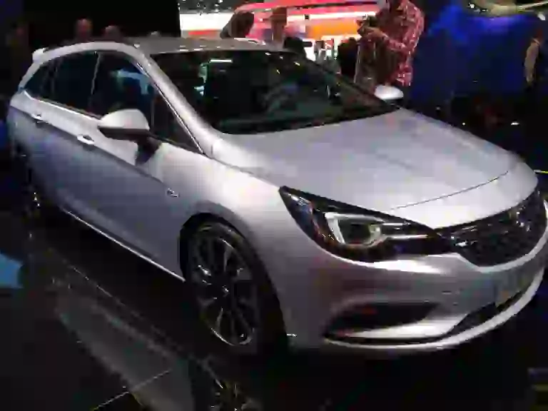 Opel Astra Sports Tourer MY 2016 - Salone di Francoforte 2015 - 3