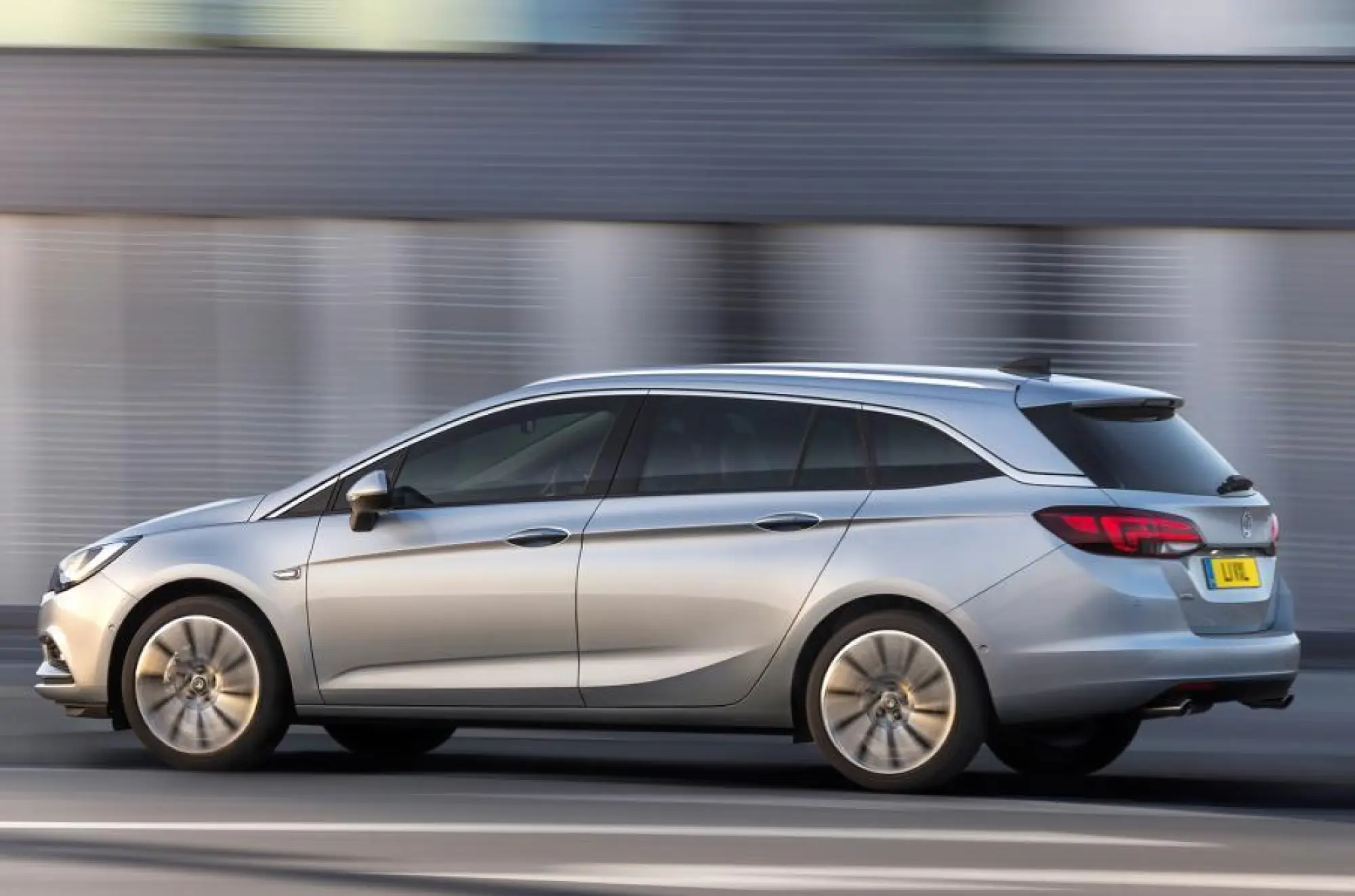 Opel Astra Sports Tourer MY 2016 - 9