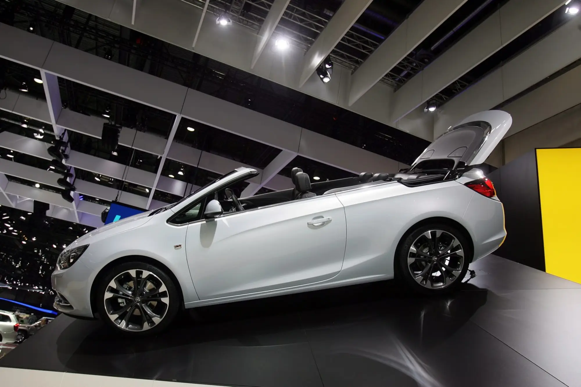 Opel Cascada - Salone di Ginevra 2013 - 12