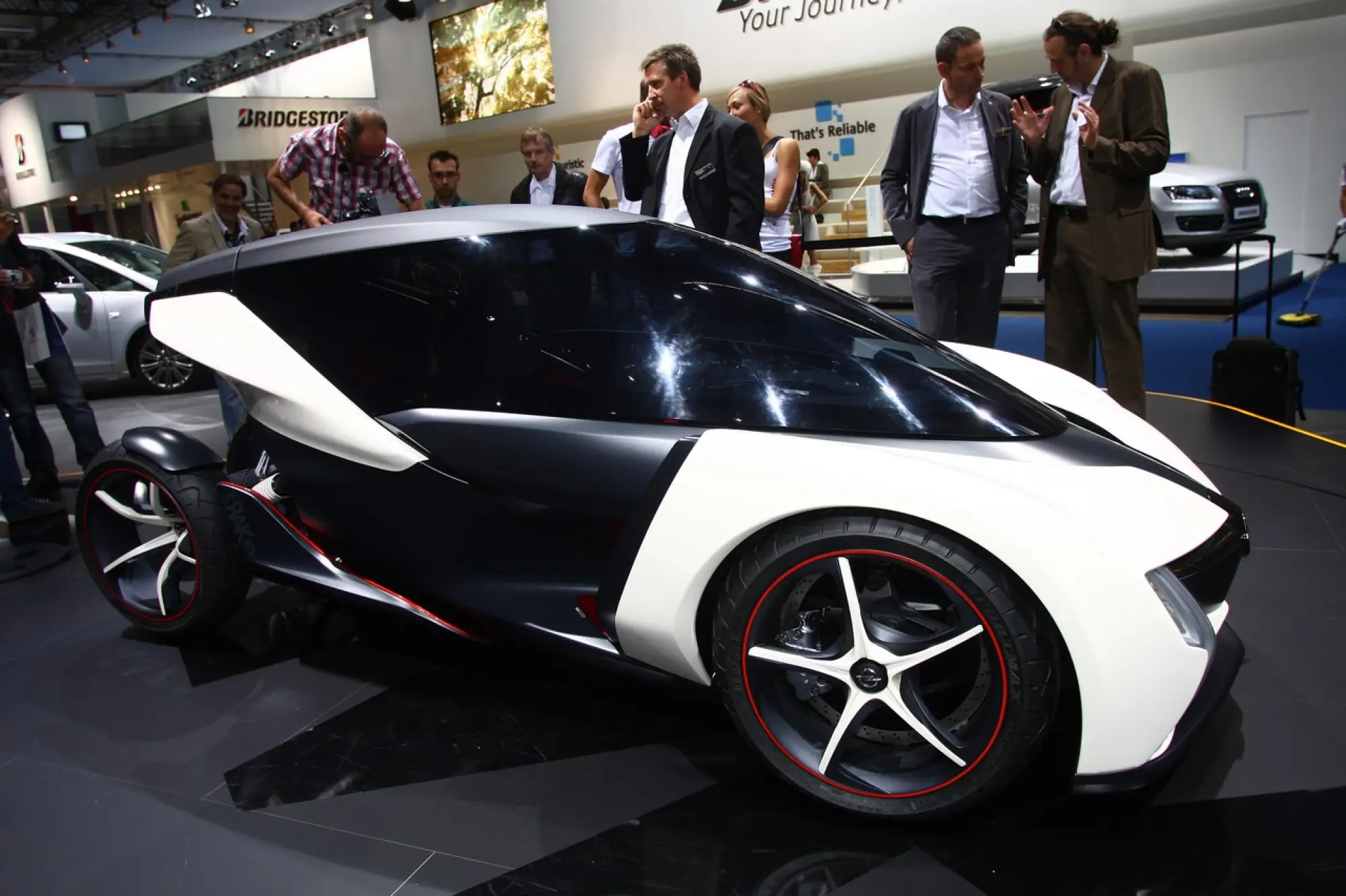 Opel Concept biposto elettrica - Salone di Francoforte 2011 - 3