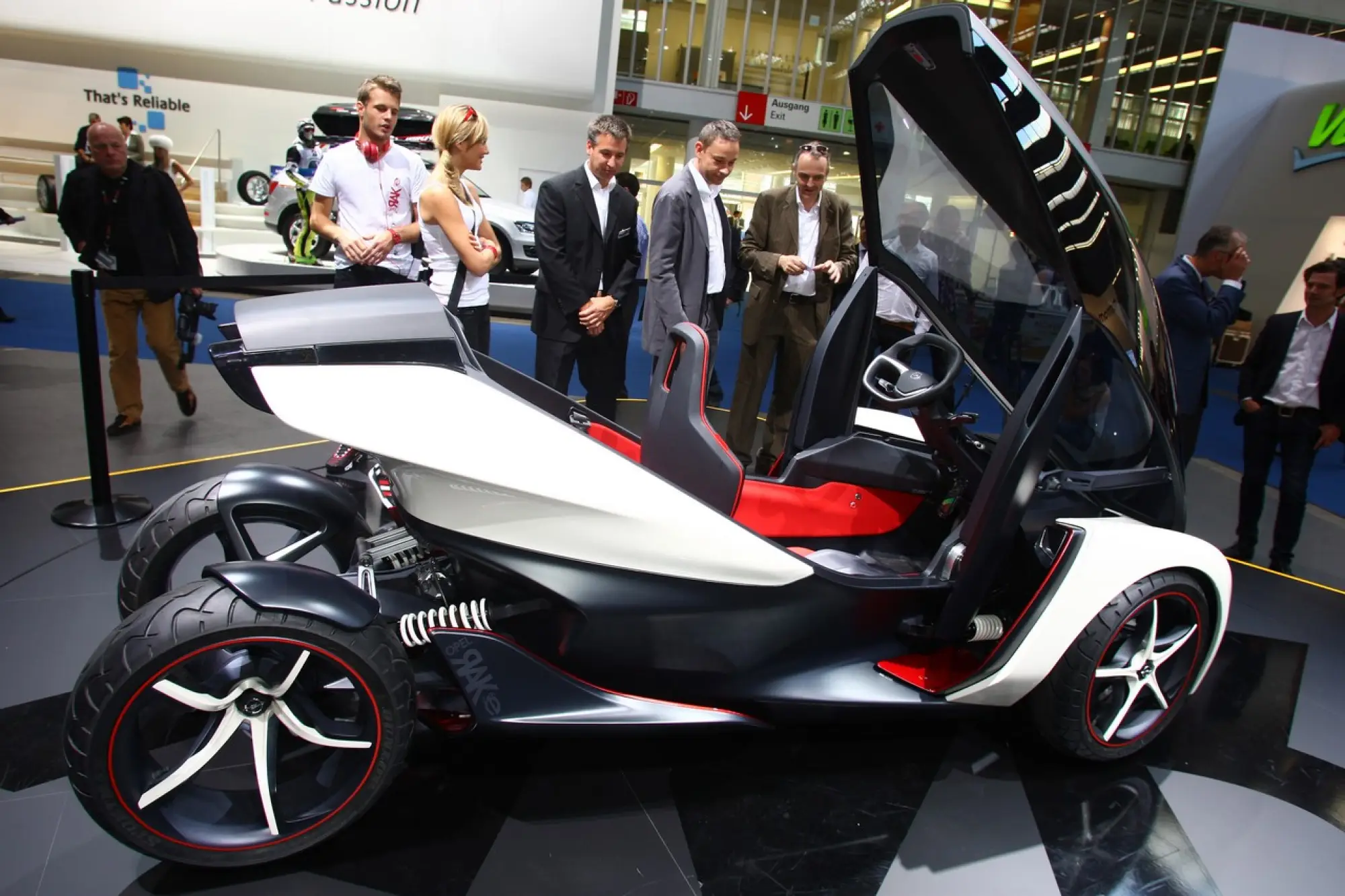 Opel Concept biposto elettrica - Salone di Francoforte 2011 - 1
