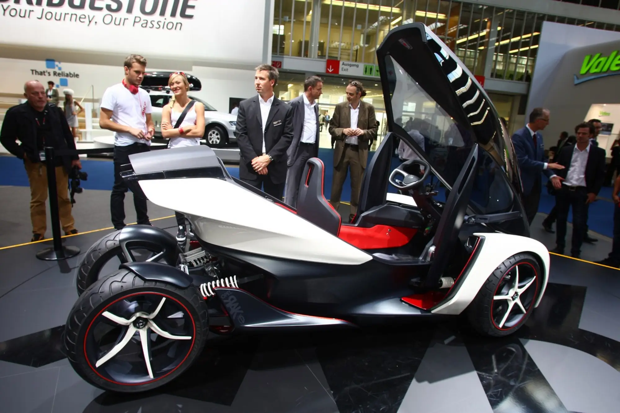 Opel Concept biposto elettrica - Salone di Francoforte 2011 - 6