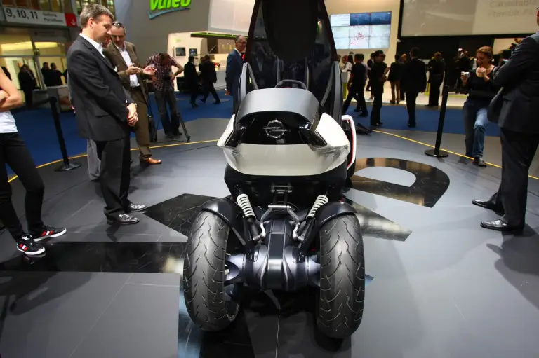 Opel Concept biposto elettrica - Salone di Francoforte 2011 - 7