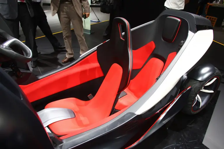 Opel Concept biposto elettrica - Salone di Francoforte 2011 - 11