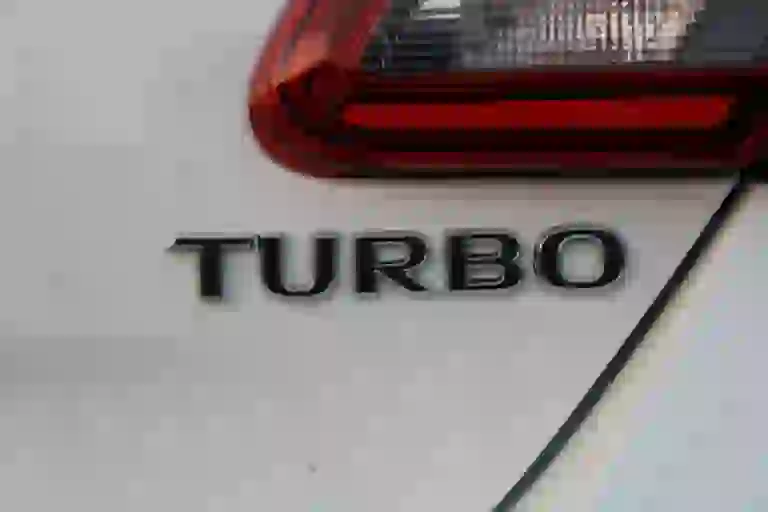 Opel Corsa 1.0 Turbo: prova su strada - 12