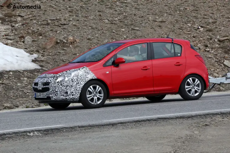 Opel Corsa 2014 - Foto spia 24-06-2013 - 3