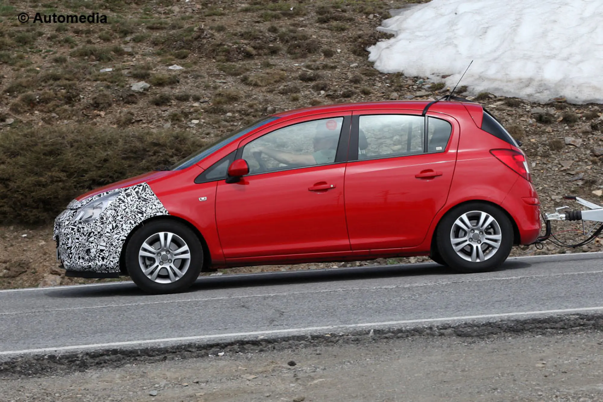 Opel Corsa 2014 - Foto spia 24-06-2013 - 4