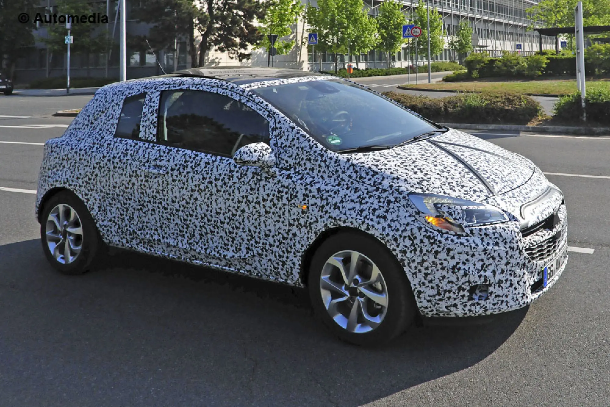 Opel Corsa 2015 - Foto spia 30-04-2014 - 2