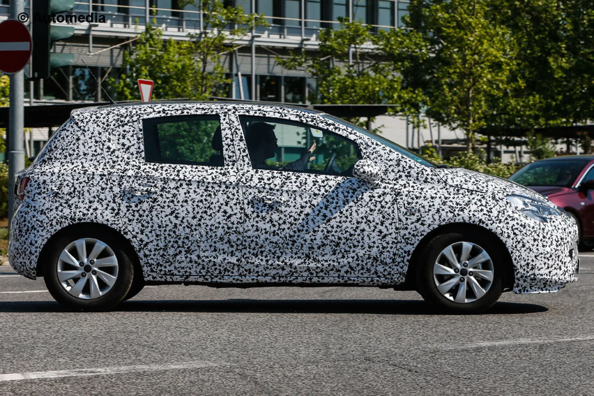 Opel Corsa 2015 - Foto spia 30-04-2014 - 8