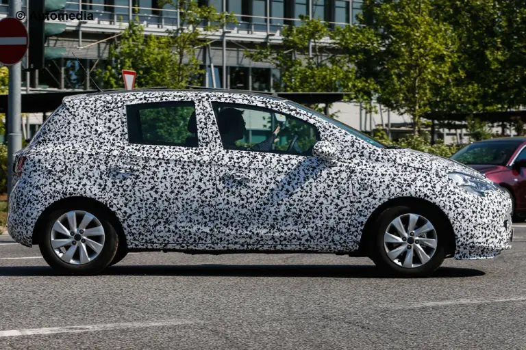 Opel Corsa 2015 - Foto spia 30-04-2014 - 8