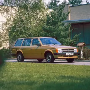 Opel Corsa-e e altri modelli - premio Volante Oro 