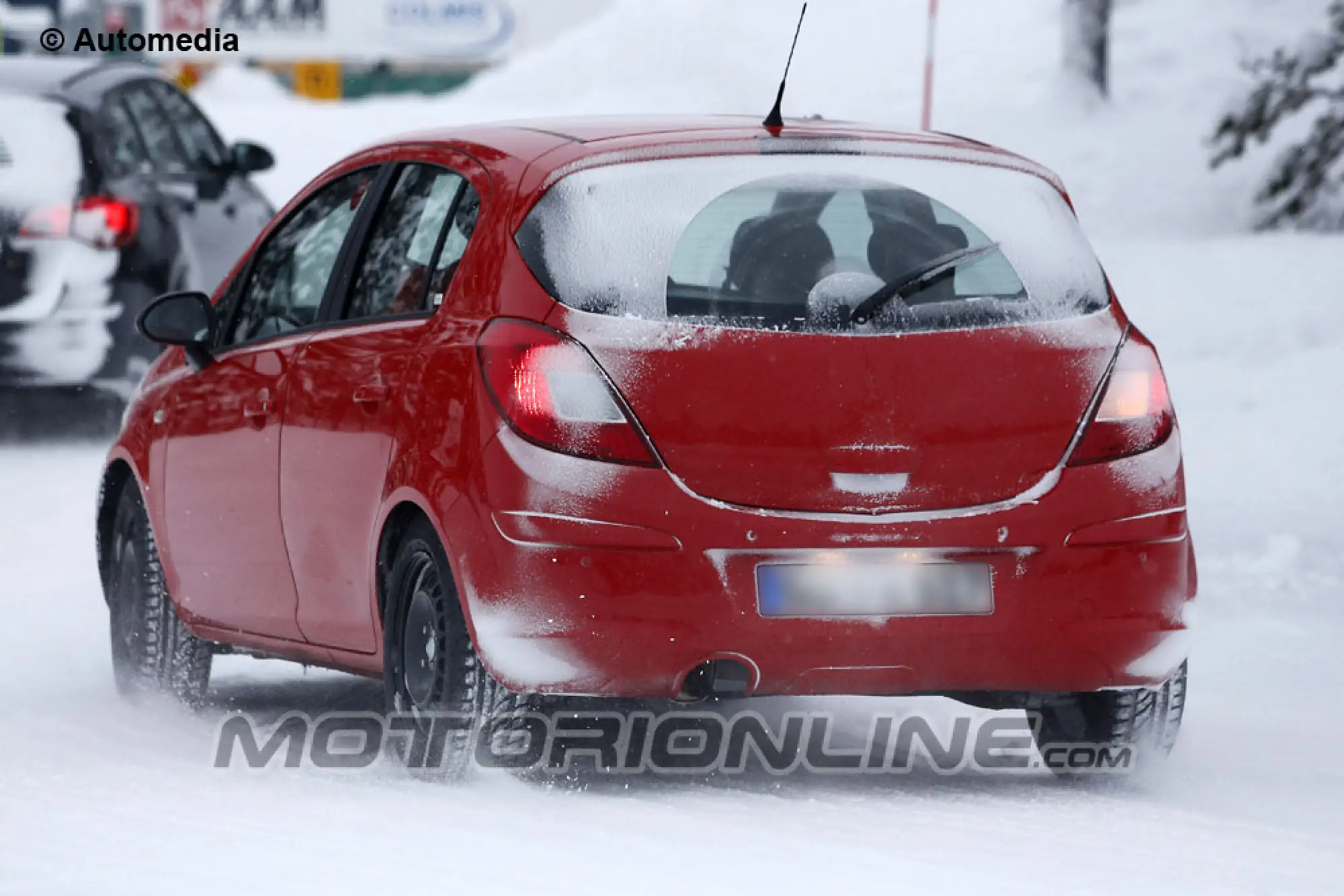 Opel Corsa facelift 2013 - Foto spia 08-02-2013 - 5