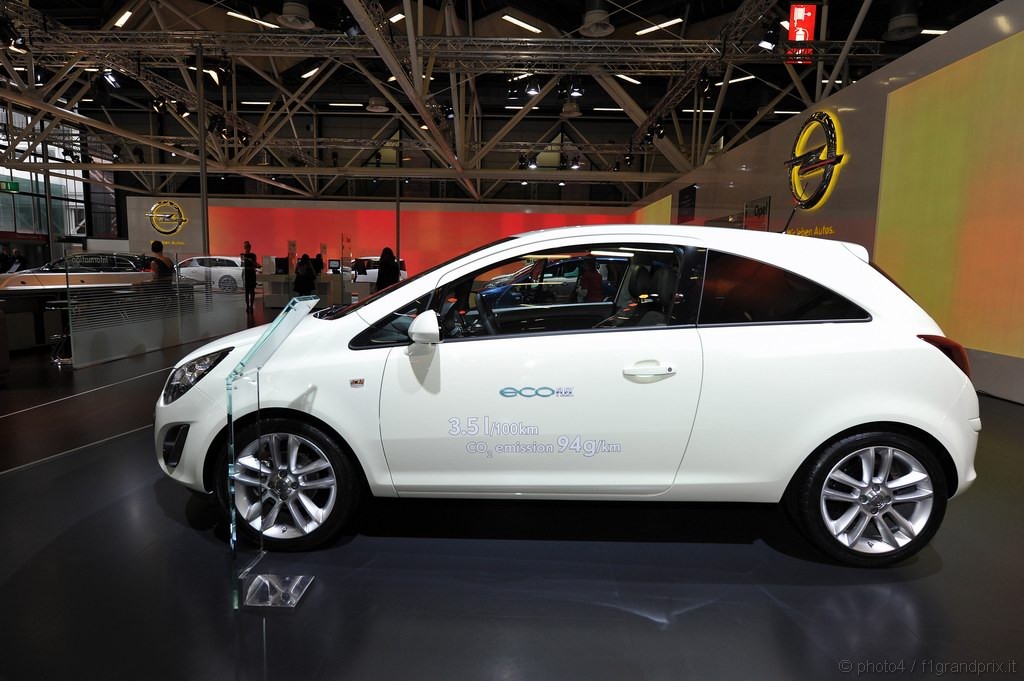 Opel Corsa facelift Motorshow Bolgna 2010