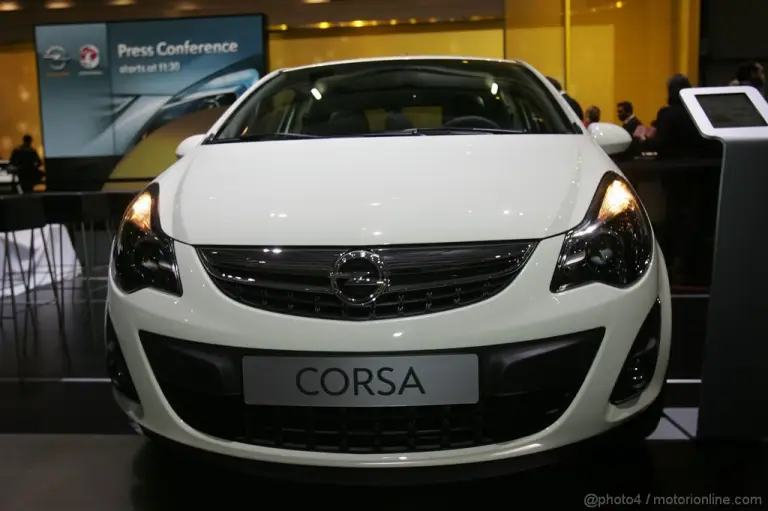 Opel Corsa Ginevra 2011 - 1