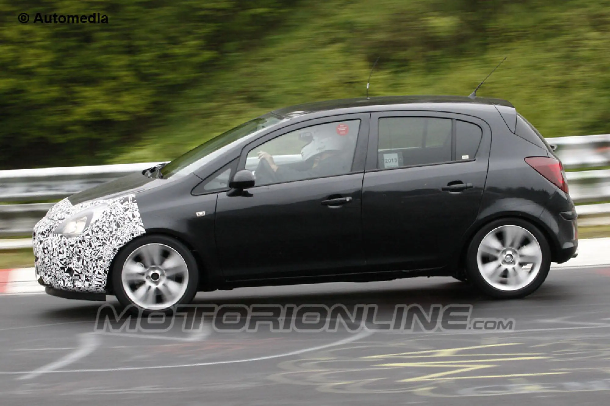 Opel Corsa MY 2014 - Foto spia 25-05-2013 - 3
