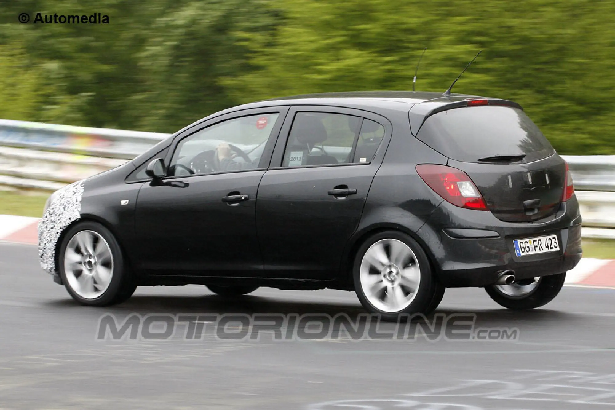 Opel Corsa MY 2014 - Foto spia 25-05-2013 - 4