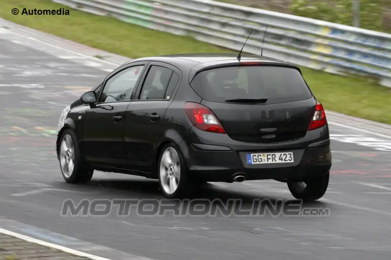 Opel Corsa MY 2014 - Foto spia 25-05-2013 - 5