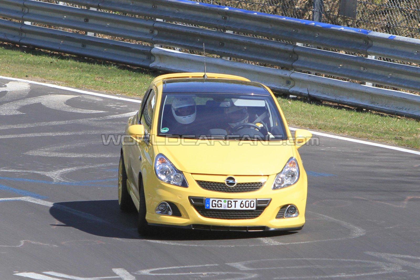 Opel Corsa OPC Nurburgring Edition: foto spia