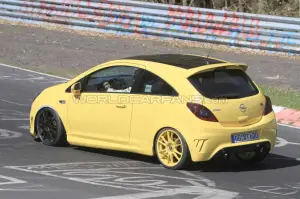 Opel Corsa OPC Nurburgring Edition: foto spia