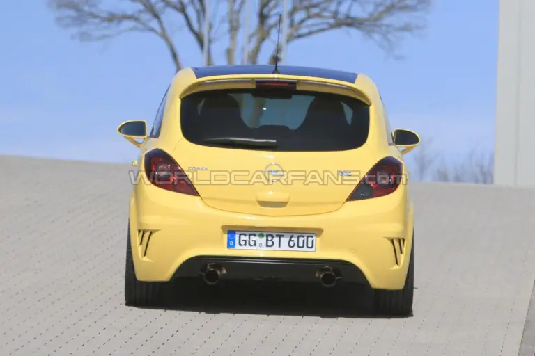 Opel Corsa OPC Nurburgring Edition: foto spia - 2