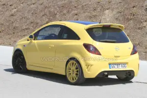Opel Corsa OPC Nurburgring Edition: foto spia