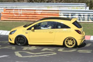 Opel Corsa OPC Nurburgring Edition: foto spia