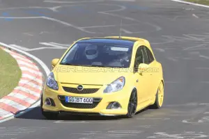Opel Corsa OPC Nurburgring Edition: foto spia