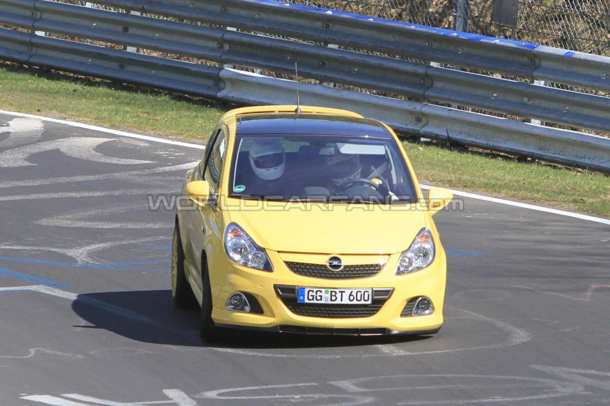Opel Corsa OPC Nurburgring Edition: foto spia - 8