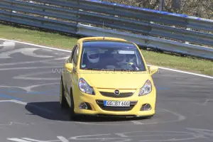 Opel Corsa OPC Nurburgring Edition: foto spia
