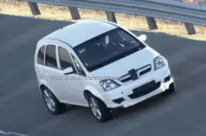 Opel Corsa SUV: foto spia - 1