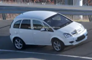 Opel Corsa SUV: foto spia