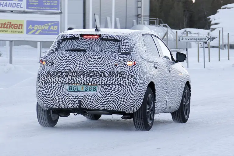 Opel Grandland X - Foto spia 25-01-2017 - 11