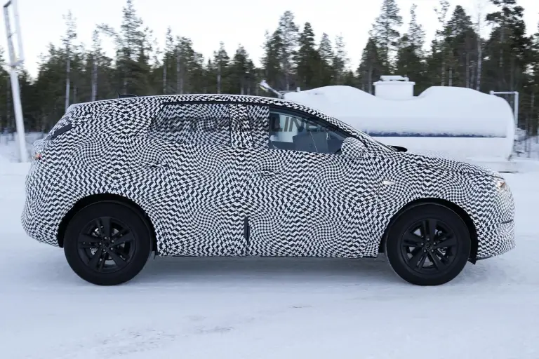 Opel Grandland X - Foto spia 25-01-2017 - 6
